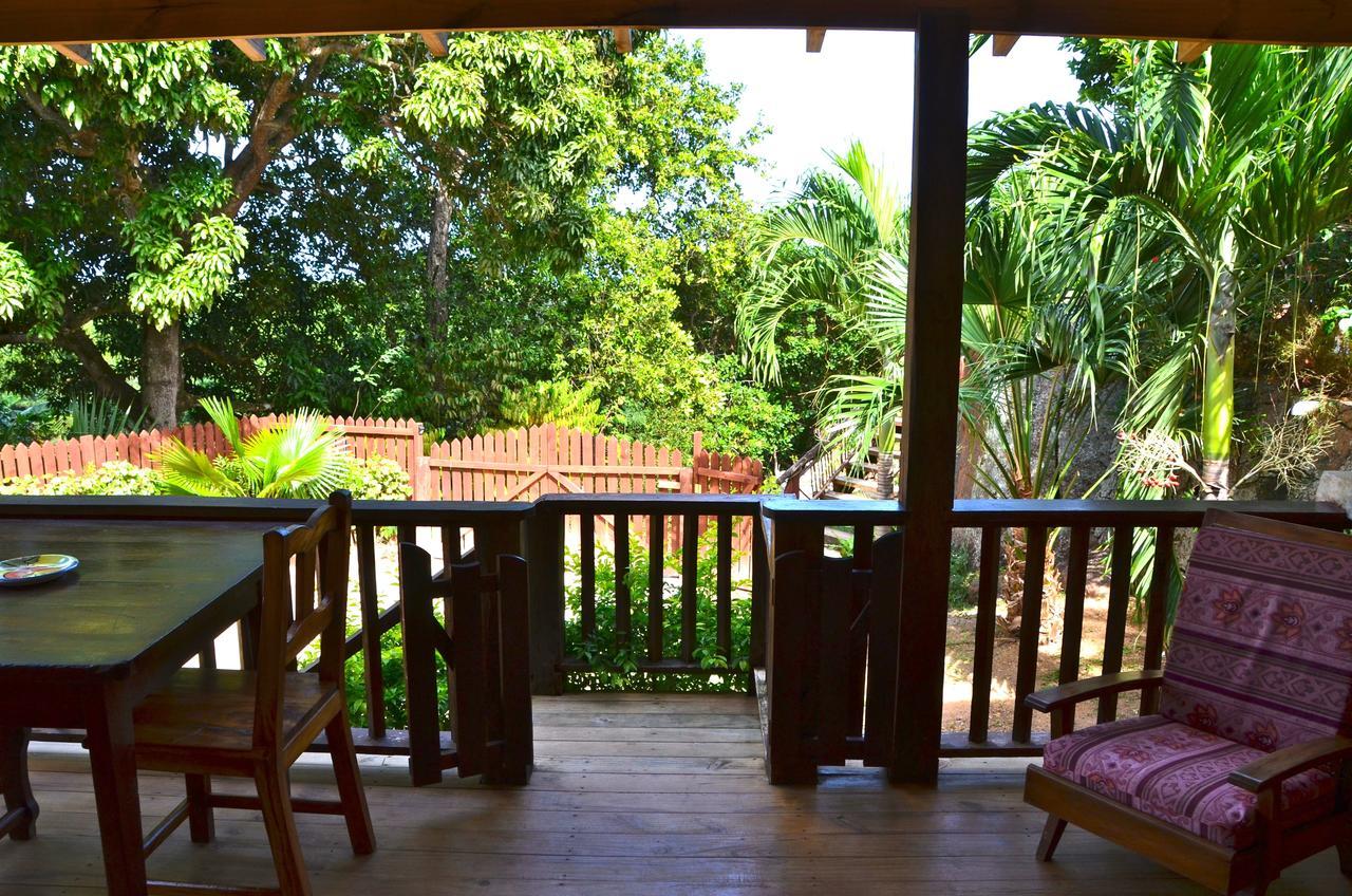 Bed and Breakfast Kaz Ladouceur La Digue Exterior foto